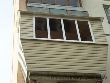 Обшивка балкона сайдингом в хрущёвке