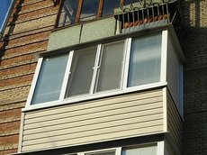 Обшивка балкона сайдингом на Дарнице