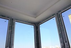 Регулировка верхней петли пластикового окна