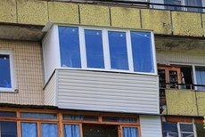 Ремонт остекленных балконов в Киеве