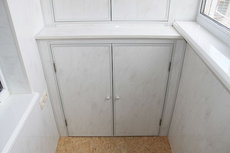 Шкаф из вагонки на балконе