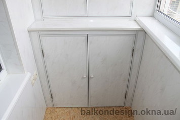 Шкаф из вагонки на балконе Шкаф из вагонки на балконе