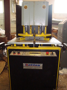 Одноголовый сварочный станок ATLAS A 200, для сварки углов профиля ПВХ.