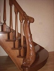 Из натурального дерева окна, двери, лестницы, рамы на балкон и др.