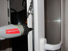 Регулировка фурнитуры окон, дверей и роллет.