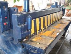 Гильотина б. у. 2.5м на 4мм.