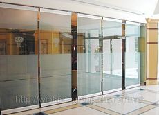 Стеклянные перегородки, цельностеклянные витрины