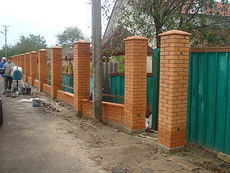 Заборы кирпичные