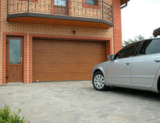 Автоматические гаражные секционные ворота.