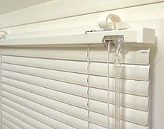 горизонтальные белые 25мм