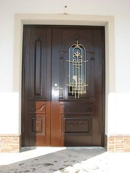 Двери входные в дом
