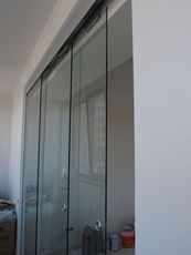 Раздвижные стеклянные межкомнатные перегородки