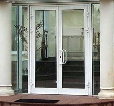 Алюминиевая входная дверь 1200х2100 