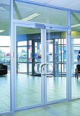 Алюминиевые входные двери с фрамугой 1400х2500 