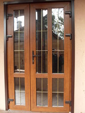 Двери REHAU, полуторные входные под дерево золотой дуб купить или заказать Киев