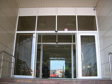 Алюминиевые двери