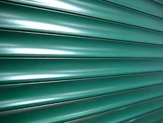 Защитные роллеты из экструдированного профиля.