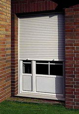 Защитные роллеты на двери.