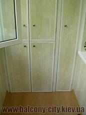 Встроенный шкаф на балкон - пластиковый!