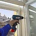 Регулювання стулок в металопластикових балконних рамах, балконних дверях