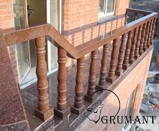 Балконы из гранита, фасадние обрамление.