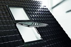 Окна оман с центральной осью поворота створки