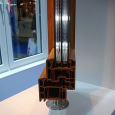 Окно VEKA SoftLine 1300*1400 золотой дуб, фурнитура MACO, энергосберегающий стеклопакет 32 мм