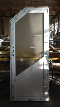 Балконная дверь-трапеция с порогом