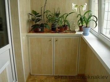 Балконная деревянная тумбочка обшитая пластиком Балконная деревянная тумбочка обшитая пластиком