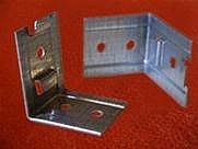 Кронштейн горизонтальных жалюзи L-ка с ребром жестк.