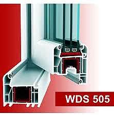 Двухстворчатое пластмассовое окно для спальни из профиля WDS 505 с фурнитурой МАСО с однокамерным стеклопакетом 24 мм. Габариты окна: ширина 1,1 м, высота 1,4 м.