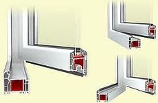 Элитное металлопластиковое окно в кабинет из профиля WDS 505 с фурнитурой МАСО с трехстекольным стеклопакетом 32 мм. Размеры окна: ширина 1,15 м, высота 1,5 м.