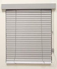 Жалюзи вертикальные, алюминиевые, белые.