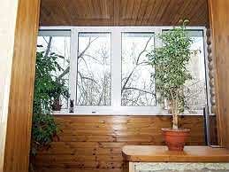 Балкон с выносом, профиль Aluplast 2000, фурнитура Siegenia, стеклопакет однокамерный с энергосбережение.