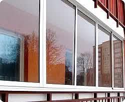 Балкон с выносом, профиль WDS 400, фурнитура Siegenia, стеклопакет двухкамерный с энергосбережением.
