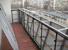 Балкон з верхнім виносом, профіль Rehau Е70, фурнітура Масо, склопакет однокамерний.