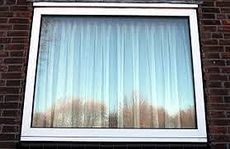 Металлопластиковое глухое окно в помещение, профиль Aluplast, фурнитура Siegenia, стеклопакет двухкамерный.