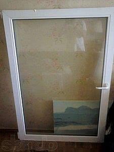 Окно ПВХ Рехау одночастное для зала, фурнитура Siegenia в низшем ценовом диапазоне, размер окна: 1,0 х 0,9 м