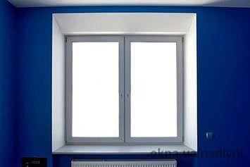 Окно Fenster двухчастное кухонное с фурнитурой производства Siegenia - недорого
