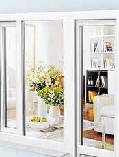 Окно от Fenster c энергосберегающим двухкамерным стеклопакетом ПВХ, фурнитура от компании Siegenia, размер окна 1,7 х 1,6 м