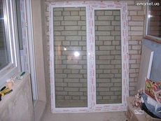 Окно профильной системы от Фенстер для коттеджей, фурнитура от Siegenia, размер окна 0,9 х 1,4 м