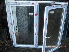 Окно профильной системы от Фенстер двухчастное, размер окна 1,3 х 1,6 м