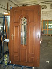 Теплая входная деревянная дверь. Материал - дуб.