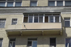 Монтаж крыши на двух спаренных балконах