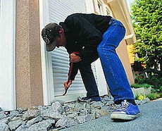 Ролеты защитные, рольставни наружные из экструдированного профиля повышенной прочности