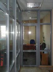 Межкомнатные металлопластиковые и алюминиевые двери