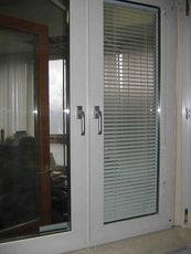 Окно металлоплстиковое двухстворчатое с поворотной и поворотно-откидной створками