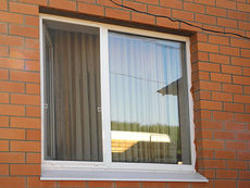 Окно двухстворчатое с глухой и поворотно-откидной створками