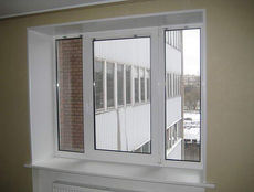 Трехчастное пластиковое окно с одной поворотно-откидной створкой