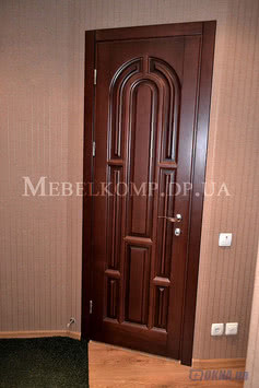 Двери межкомнатные филенчатые из массива дерева на заказ